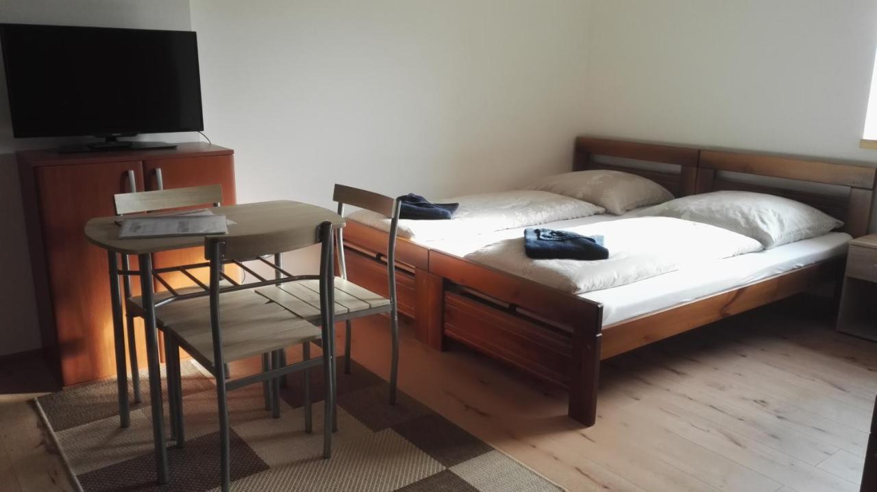 Ubytovani V Soukromi Opolany U Podebrad Bagian luar foto
