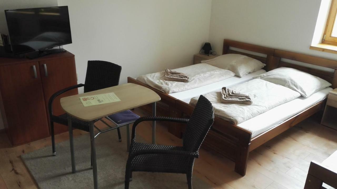 Ubytovani V Soukromi Opolany U Podebrad Bagian luar foto